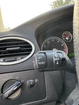 Ford Focus 1.6i 74kW - 8