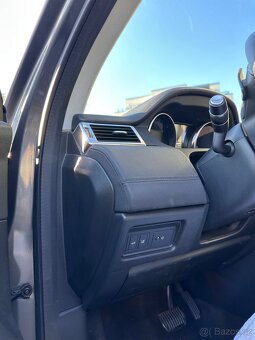 Land Rover Discovery 2.0 - 8