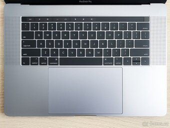 Apple MacBook Pro 15" (2016) - i7 2,60GHz, 16GB, 256GB, AMD - 8