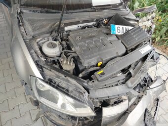 Prodám nabouraný Volkswagen golf na díly - 8