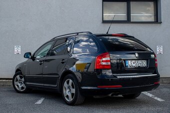 Škoda Octavia Combi 2.0 TDI CR RS DSG - 8