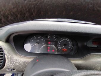 Renault Megane 1.4 benzín 2001 - 8