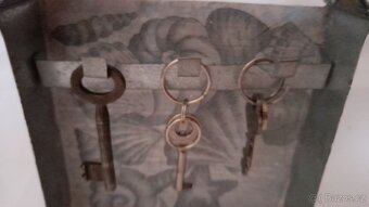 Věšák na klíče - 8