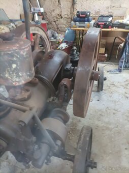 Stabilní motor lorenz - 8