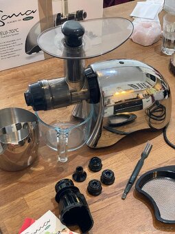 Odšťavňovač Juicer Sana Omega EUJ-707C - 8