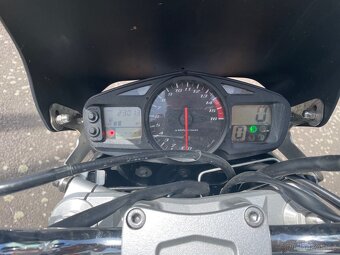 Suzuki GSR600 - 8