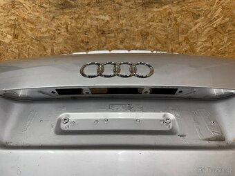 HOLÉ PÁTÉ DVEŘE KUFRU AUDI Q7 4L - 8