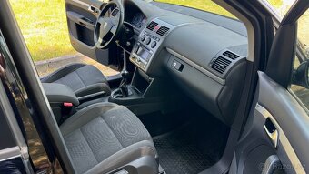 Touran 2.0tdi 125kwRS AdaptBiXenony Webasto Parktronik Zaves - 8
