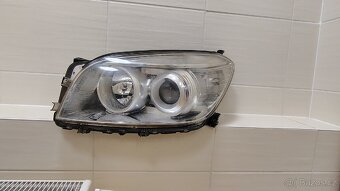 Toyota RAV4 III levý přední světlomet - 8