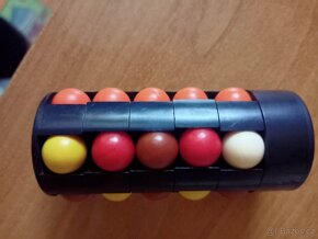 Různé hračky, plyšáci, puzzle, hry, karty, auta aj. - 8
