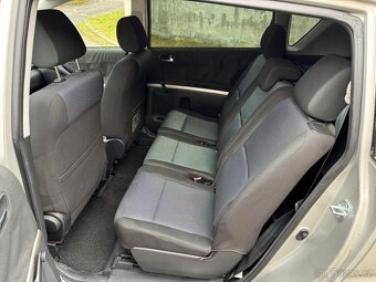 Toyota Corolla Verso - 8