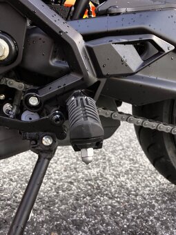 CF moto 300 NK - 8