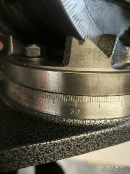 Otočný a sklopný svěrák jlk obráběcím strojům - 8