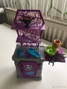 Dětský nábytek Monster High -Ateliér - 8