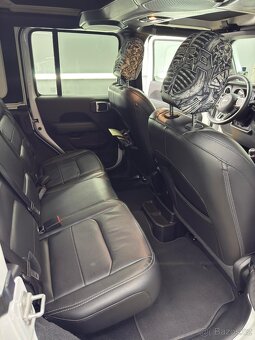 Prodám Jeep Wrangler SAHARA 2.0T 4x4 DPH - 8