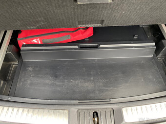 TOYOTA AVENSIS 2,2 D - AUTOMATICKÁ PŘEV - TOP STAV - 8