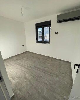 CHORVATSKO: Moderní apartmán v novostavbě u Šibeniku - 8