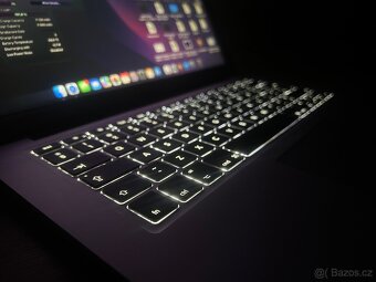 TOP/MacBook Air 2017/8GB RAM/nová baterie + adaptér/ - 8