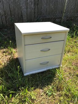 Drevene postele 200 x 90 a dalsi nabytek - 8