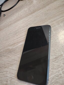 Apple iPhone 8 64gb dobrý stav - 8