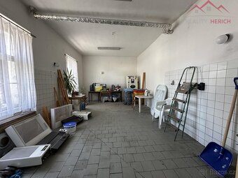 Prodej rohovoého domu - kombinace podnikání a bydlení ( 947 - 8