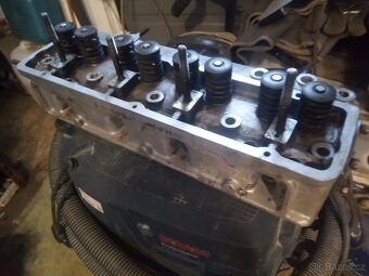 motor volha gaz 24,nebo uaz ,ne aro - 8