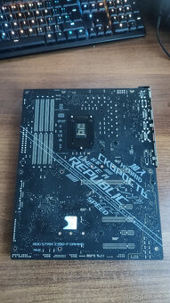 Asus ROG STRIX Z390-F GAMING - 8