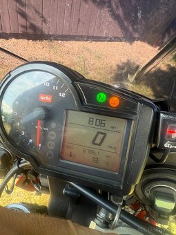 Aprilia tuono Factory rsv v2 - 8