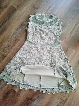 Zn., mladistvě působící, společenské šaty Lilly Mcbee, v. L - 8