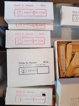 Stojan not. na klarinet kufr,blány bicí,plátky na klar.a sax - 8