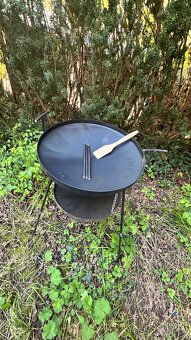 Pánev 50 cm s konstrukcí na zavěšení nad ohněm - 8
