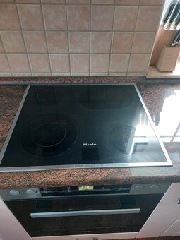 Moderní kuchyňská linka se spotřebiči - 8