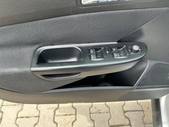 Volkswagen Passat 1.6 FSi 85 kW rok 2007 - dvě sady kol - 8