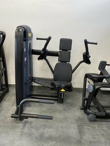 Technogym Selection 2 -17 strojů- krásný stav - 8