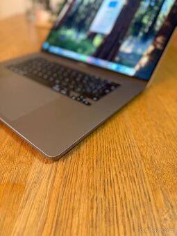 Apple MacBook Pro 16" 2.3GHz Intel Core i9 32GB / 1TB - 8