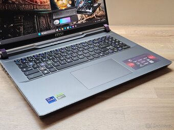 17,3" 240HZ QHD+_MSI VECTOR 17 HX_i9-13980HX_RTX 4090 16GB - 8