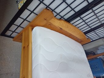 Prodám hezkou postel z masivu 100 x 200 cm - 8