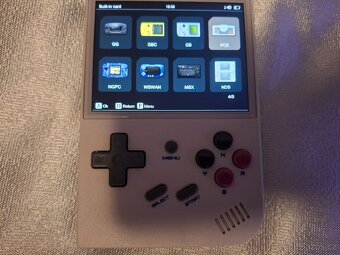 Prodám přenosnou herní konzoli - retro handheld konzoli - 8