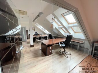 Pronájem zařízených kancelářských prostor, 200 m2, 1. p., Ol - 8