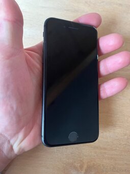 Balicek Iphonů, SE16gb, 2x8 64gb - 8