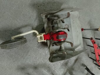 Vari příslušenství,kypřič, brány, závaží, plečka - 8