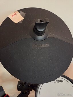 Set el. bicí Alesis Nitro Pro + židle + sluchátka. Stav nov - 8