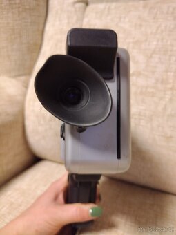Retro příruční kamera Eumig 800
- 8