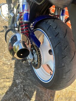 Suzuki GSX 1400 - 8