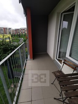 Krásný byt 1+kk, balkon s otevřeným výhledem do zeleně - 8