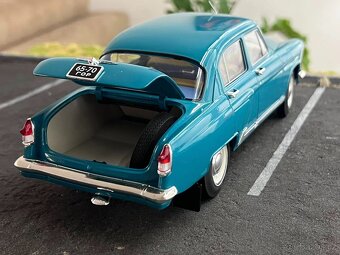 1:18 VOLGA GAZ 21R - Tyrkysová - IST Models - 8