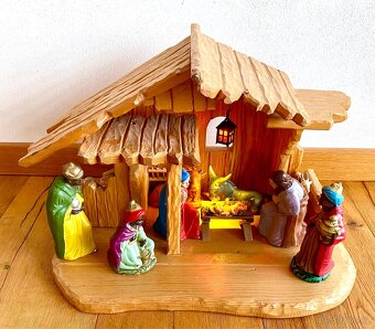 Starý krásný dřevěný betlém s osvětlením - 8