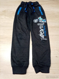 3x tepláky vel. 128/134 - 8