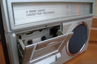 Mono radiomagnetofon Universum - 8