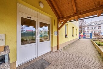 Prodej bytu o dispozici 2+1 s využitím společné zahrady a pa - 8